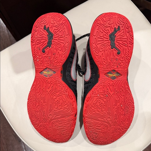 Lebron 20 Nike Athletic Shoes - Picture 3 of 5